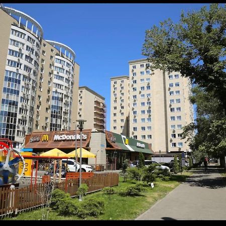 Студия В Стиле Loft В Центре Города Almaty Luaran gambar
