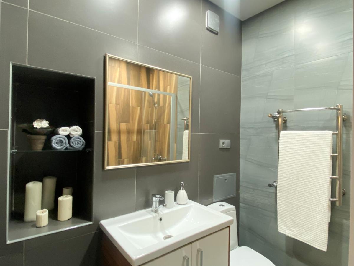 Студия В Стиле Loft В Центре Города Almaty Luaran gambar
