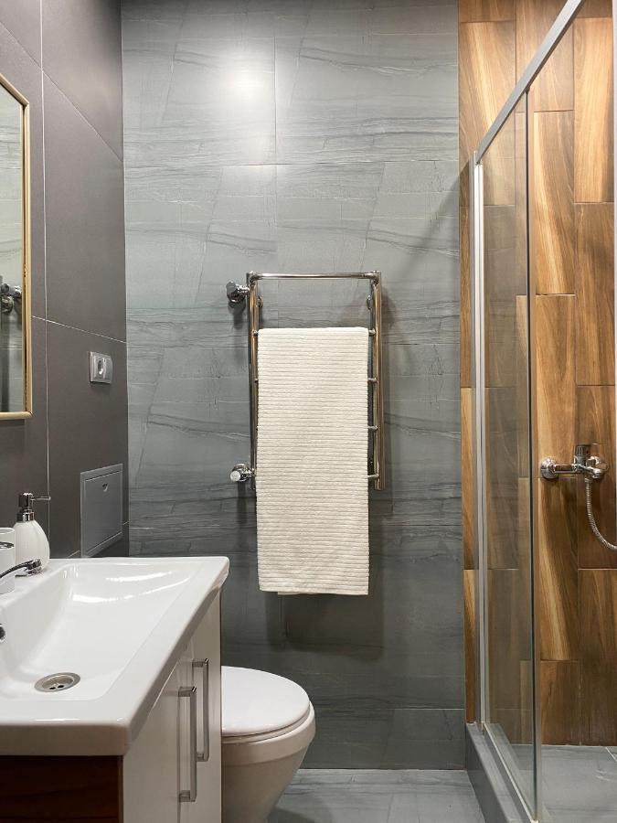 Студия В Стиле Loft В Центре Города Almaty Luaran gambar