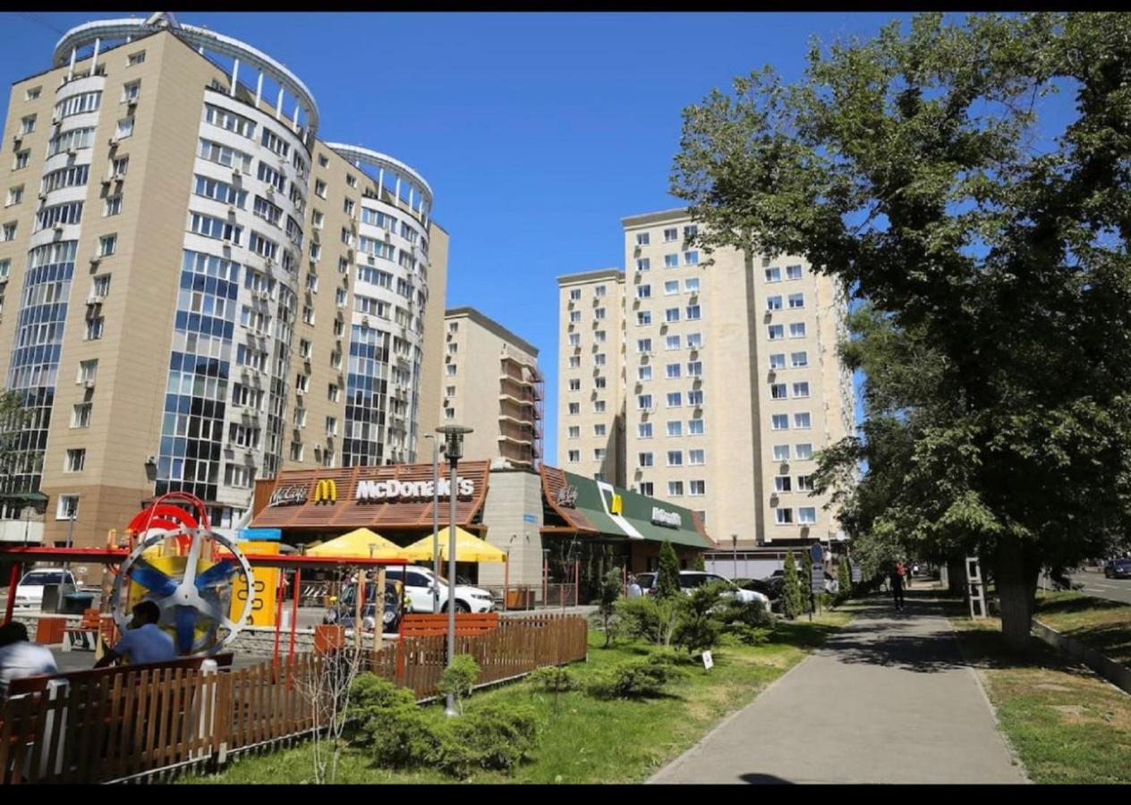 Студия В Стиле Loft В Центре Города Almaty Luaran gambar